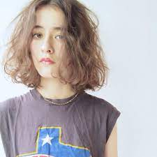 前髪のないショートさんは 全体に強めにパーマをかけて 今年流 mery メリー 外国人風 パーマ パーマ 外国人 パーマ