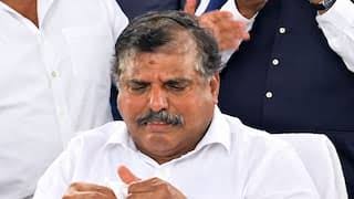 భావోద్వేగానికి గురై కన్నీరు పెట్టుకున్న బొత్స Botsa Satyanarayana Cry: చీపురుపల్లి కార్యకర్తల మధ్య బొత్స భావోద్వేగం - బోరుమన్న సీనియర్ నేత! | Botsa ...