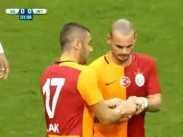 Mancini'den 4 yıldız kağıt yorumu. Galatasarayli Oyunculardan 4 Yildizli Gonderme Ntv