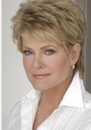 💞Gloria Loring played Liz Chandler and sang at Doug's Place between 1980-  1986 and married Neil Curtis. Always looked forward to hear her sing 🎶 she  is a fantastic and professional singer.