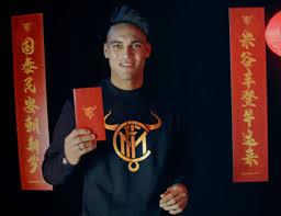 La quarta maglia dell'inter, con la prima applicazione (in oro) del nuovo logo pic.twitter.com/mwsjaixjpm. Chinese New Year L Inter Celebra L Inizio Dell Anno Del Toro Video News