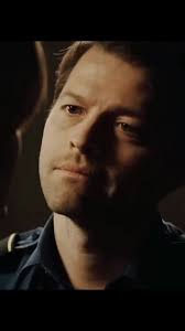 MISHAPOLICE🛐: gato demais gente. só queria estar no lugar desse rapaz  😌🤌🏻🫶🏻😍 #mishacollins #foryoupage #noaflopa #vaiprofyinferno👺🔪  #viral #foryou #sobrenatural #vai