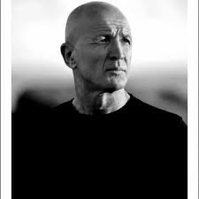 Ciao Ianna, ti scrivo per dirti che resto in attesa delle tue storie che  non hanno giudizio, le storie dove la vita è narrata dall'emozione, dove la  sintesi e la verità hanno