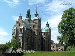 Built in 1606, rosenborg castle affords the visitor a remarkable window into the excesses of royal privilege. Rosenborg Kopenhagen 136652 Emporis