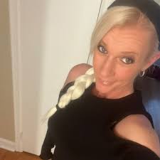 Jenifer Bailey (@j.lee...0)