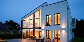 Große eckverglasungen und eine außergewöhnliche fassadengestaltung verleihen dem pultdachhaus einen hochmodernen look. Baumeister Haus Massivhauser Furs Leben Hausbau Portal Net