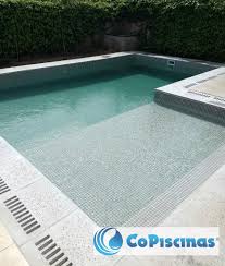 Pileta En L Espejo De Agua 6x3m Playa Humeda 2x3m Borde Perimetral Y Rejilla Atermico Revestimiento Premium 2 5x2 5cm Luces A Piscinas Piscinas Playa Piletas