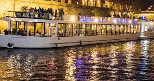 Construit en 2014, ce yacht ultra moderne. Le Diamant Bleu Le Site Des Peniches I Privatisation I Location