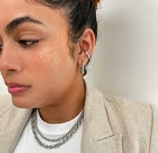 Ellie Silver's Instagram, Twitter & Facebook