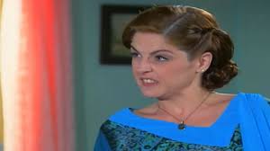 Em Chocolate com Pimenta, Márcia é escorraçada ao bater de porta em porta  oferecendo seus serviços de manicure