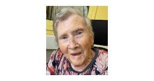 Mary Ballance's Instagram, Twitter & Facebook