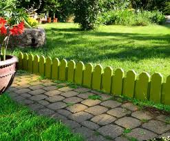 Bordure de jardin en bois de noisetier tressé. Bordures De Jardin 20 Idees Originales