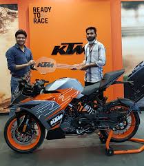 La ktm rc 200 black es la puerta de entrada a la filosofía ready to race de ktm. Bs6 Ktm Rc 200 Limited Edition Walkaround Video By Mrd Vlogs