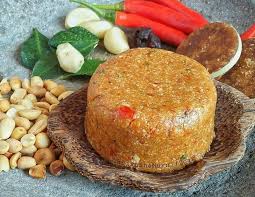 Cara membuatnya susu cair dipanaskan ke dalam panci, setelah susu mulai matang, pecah kan telur, masukan telur ke mangkuk, lalu ambil sedikt air susu yang sudah mendidih ke mangkuk (agar telur tidak kaget), lalu aduk sampai rata (karena jika telur langsung ditaruh ke panci akan menjadi telur rebus), lalu masukan telur kedalam panci yang berisi. 7 Resep Bumbu Pecel Asal Jatim Mudah Dibuat Untuk Disimpan Di Rumah Orami