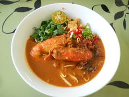 Hidangan ini kebiasaannya disajikan bersama limau nipis dan cili jeruk. Mee Rebus Udang Galah Myresipi