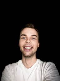 Hey guys! I'm from Oklahoma, about to be moving to Boulder. I would lOve to  be able to make some friends before coming down. A little about myself: I'm  20 (21 in