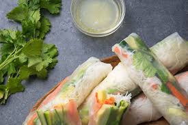 Je me suis régalée, j'ai adoré la fraîcheur de la menthe dans chaque rouleau de printemps ! Comment Faire Des Vrais Rouleaux De Printemps A La Vietnamienne Quitoque Rouleau De Printemps Idee Recette Alimentation