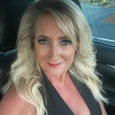 Who is a good nail technician in Panama City Beach?