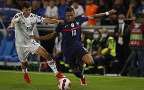 У команды босния и герцеговина серия из 2 матчей с 0 забитых мячей. Hljgvfenjamuim