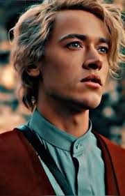 Max Ride meets new friends: Katniss and Tris (Maximum Ride crossover)