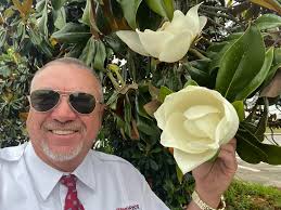 Have you ever seen a Magnolia bloom the size of a human head?? Well, now  you have! Somewhere in southern GA. 🌸 #GoWindstar #DriveWindstar