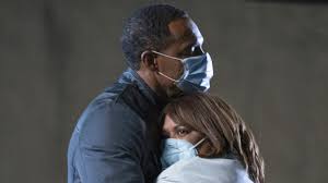Grey's anatomy picks up where the previous episode of station 19 left off as both teams tend to a tense situation with so much at stake. Grey S Anatomy Staffel 17 So Bewaltigt Das Grey Sloan Spoilers Tod In Folge 8 Netzwelt