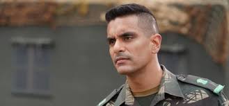 गुंजन सक्सेना' में अंगद बेदी का लुक आया सामने, बताया- पंकज और जान्ह्वी के  साथ क्या है रिश्ता