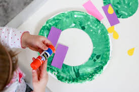 Advent wreath crafts for kids (the ultimate list!) advent is a great time to celebrate with kids! Paper Plate Advent Wreath Craft For Children And Toddlers