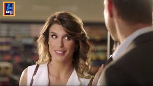 Abgebildete personen elisabetta canalis mit giotto, opernballprinzessin vanessa. Elisabetta Canali News Hintergrunde Horizont