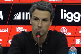 Athletico renova contrato de jogador lesionado há sete meses