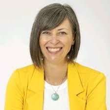 Kimberly Lyall's Instagram, Twitter & Facebook