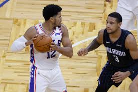 Philadelphia is favored by 14 points. 9ru Mhbhcnfwnm