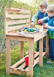Sie sind auch im urlaub auf dem campingplatz und im park willkommene begleiter. Gartenspass Fur Die Kids Unsere Outdoor Matschkuche In 2020 Hinterhof Spielplatz Spielhaus Im Freien Gartenspielzeug