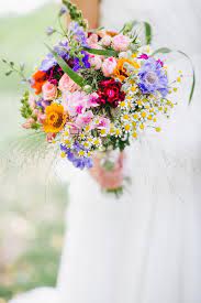 Artfen artificial gerbera flower artificial daisy flowers bride bridesmaid holding flowers 7 stems silk daisies flower wedding bouquet living room office party garden diy decoration pink. 30 Ideas To Incorporate Chamomile Daisies Into Your Wedding Deer Pearl Flowers