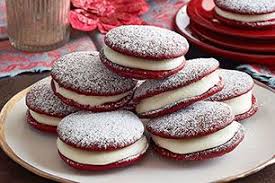 Biscuits Gateaux Velours Rouge Qu Est Ce Qui Mijote De Kraft Recipe Red Velvet Whoopie Pies Kraft Recipes Food