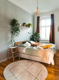 Neue Farbe Neues Gluck Schlafzimmerstreichen Mit In 2020 Schlafzimmer Neu Gestalten Wohnen Schlafzimmer Dekor Ideen