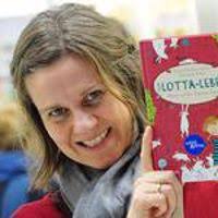 نینا وگر نویسنده کتاب کریسمس در مدرسه ی شبانه روزی