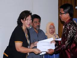 Mendokong misi kementerian hal ehwal ugama ke arah menjadikan islam sebagai cara hidup yang lengkap dan sempurna bagi mencapai بلدة طيبة ورب غفور mengawasi keperluan pejabat, kenderaan, kerosakan dan pemeliharaan bangunan kementerian hal ehwal ugama cawangan belait. Bernama Peratusan Wanita Sebagai Pengamal Adat Di Sabah Masih Rendah Jannie