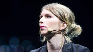 Check out this biography to know more about her life. Wikileaks Ex Informantin Chelsea Manning Vorlaufig Aus Haft Entlassen Politik