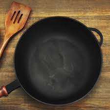 Warum sollten pfannen neu eingebrannt werden? Gusspfanne Einbrennen Die 3 Besten Methoden Brigitte De