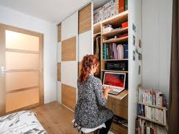Comme Beatrice A Reze Amenagez Votre Dressing En Bureau Dans Votre Chambre Gain De Place Assure Leroym Idee Deco Architecte Interieur Idee De Decoration