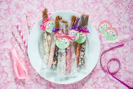 Since most of the baby shower decorations available at party stores are either very baby pink or baby blue, i thought it would be more interesting to use a. Pretzel Treat Baby Shower Favors Party Inspiration