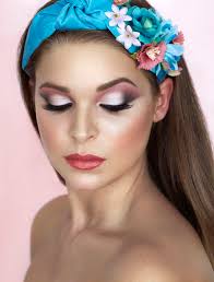 10 años de experiencia en el mundo del maquillaje. Maquilladora Valencia Vanesa Tapias Maquillaje Profesional Cursos Novias Moda
