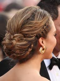 Ballfrisuren Selber Machen Von Der Stars Hochsteckfrisur Hochsteckfrisuren Halblange Haare Hochzeitsfrisuren