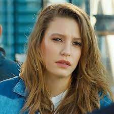 Ramile Adli Kullanicinin Serenay Sarikaya Panosundaki Pin Sac Rengi Sac