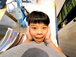 選踢足球真的是選對了！ 踢球看起來就是帥啊😍 難得有機會參加足球比賽⚽️ 雖然不是先發， 輪輪還是很投入很認真！ 享受當下～  只為了幫兒子加油拍帥照， 爸媽整天很曬又很熱還淋雨， #比個賽爸媽超疲憊