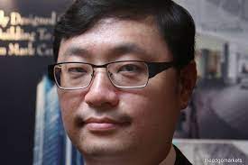 Dato' sri yeong ching tan, also known as robin, has been the chief executive officer at berjaya corporation berhad since january 1, 2011. Robin Tan Resigns From Bfood Exec Chairman Post The Edge Markets