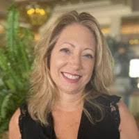 Beth Elmore's Instagram, Twitter & Facebook