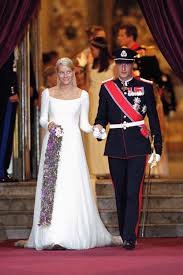 The Most Iconic Royal Wedding Gowns Of All Time Royal Wedding Gowns Royal Wedding Dress Royal Weddings