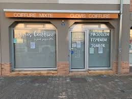 Voir plus d'idées sur le thème salon de coiffure, salon, coiffure. La Gerante D Un Salon De Coiffure A Saint Pryve Raconte Sa Double Angoisse D Avoir La Maladie Et De Perdre Le Commerce Qui La Fait Vivre Saint Pryve Saint Mesmin 45750